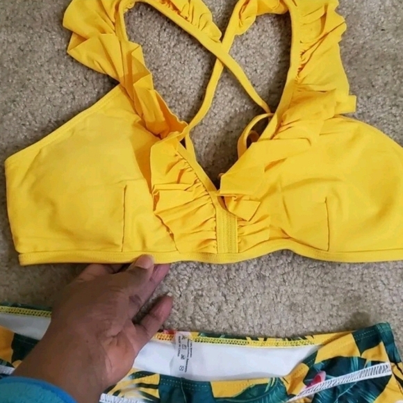 NEW Yellow Ruffle Bikini Top with Floral Bottom - Picture 10 of 12